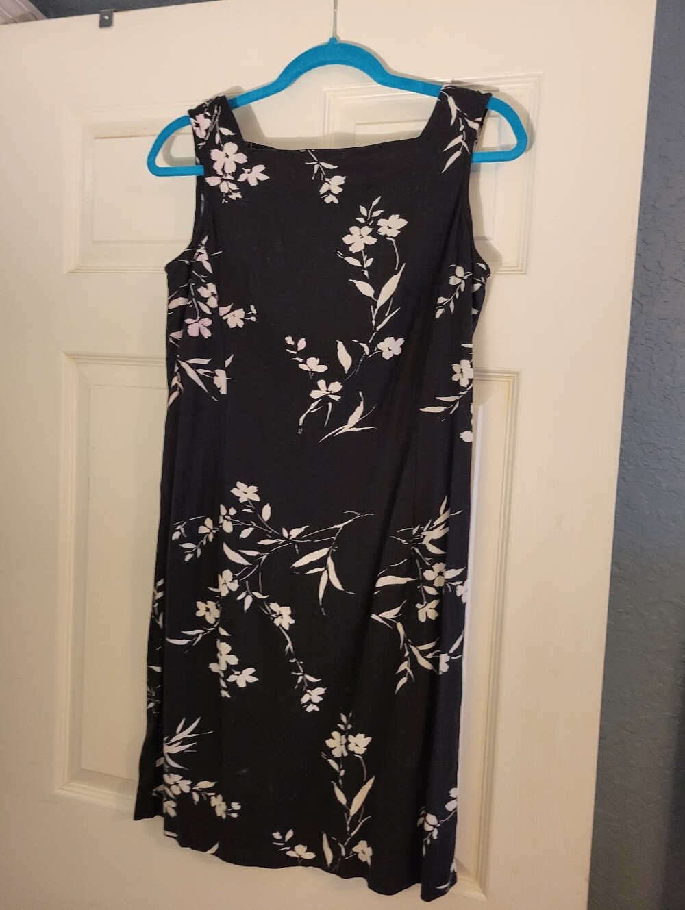 Expressions Black and White Floral Dress Size 8 Business Casual Women's Clothing